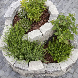 Promo-wall kruidenspiraal Matterhorn Kruidenspiraal compleet met bouwtekening en halve stenen Stapelblokken