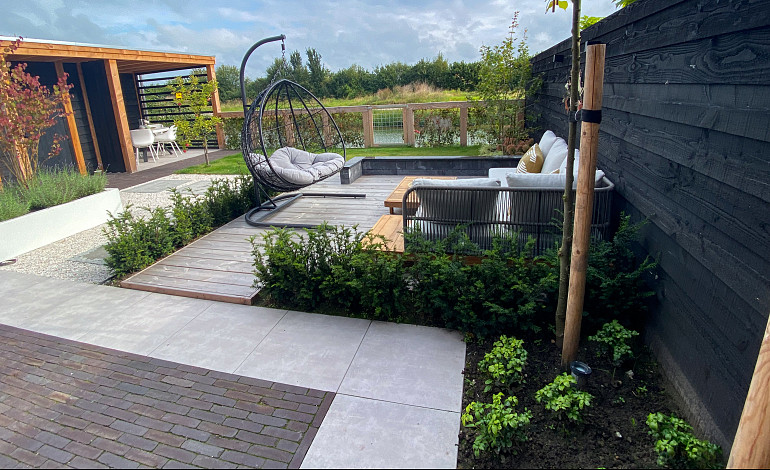 Tuin aangelegd door Rikken Hoveniers - www.rikkenhoveniers.nl