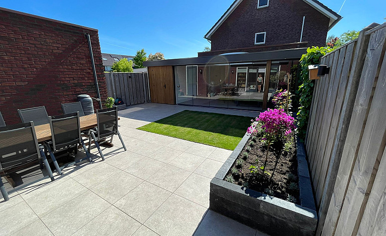 Strakke tuin aangelegd door Mattijssen Groen http://www.mattijssen-groen.nl